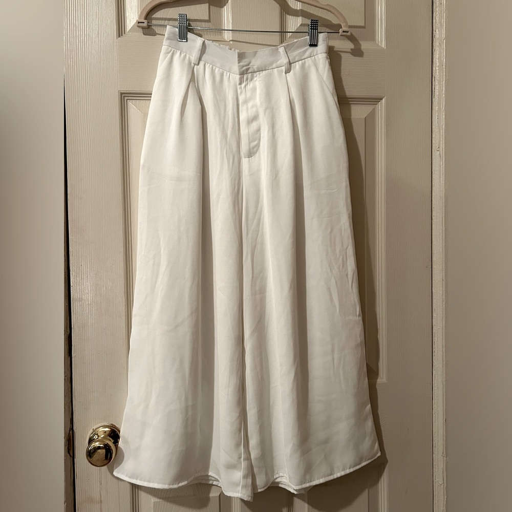 White flowy cropped culotte pants